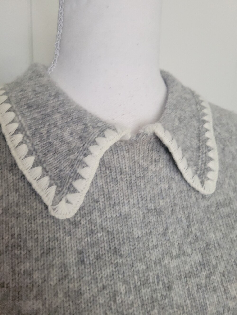 Bailey 44 Sweater Pullover Embroidered Trim Collared White & Gray Coquette LG - Picture 5 of 9
